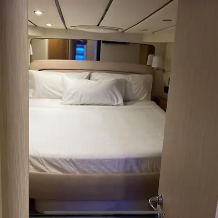 Botel Urus - Live The Experience