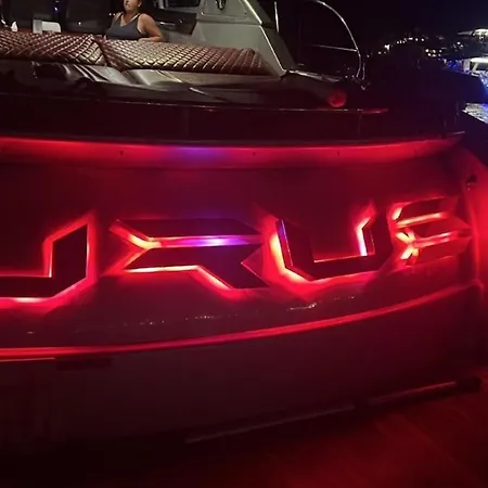 Botel Urus - Live The Experience *